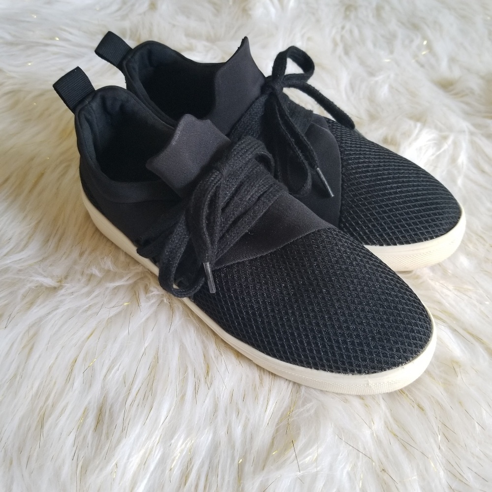 Black Tennis Shoes Size 7.5
